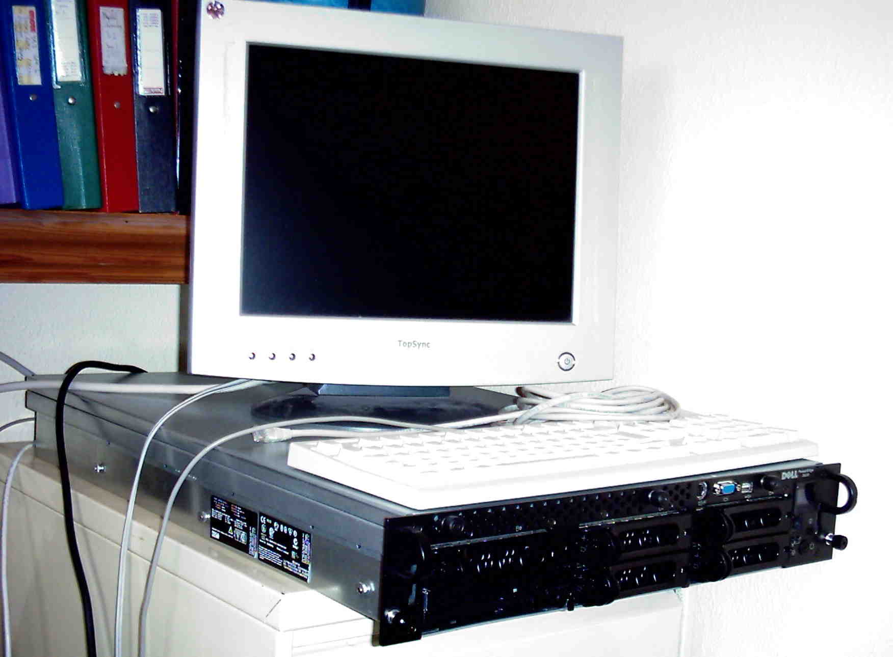 Picture of my Poweredge 2650 server, its a big lump of metal about 3ft by 2ft weighing over 70lbs